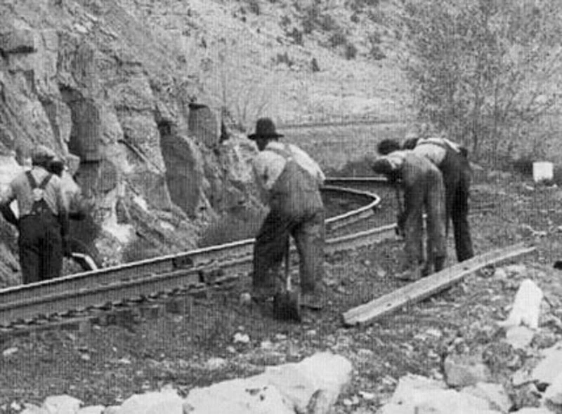 Building Through the Verde Canyon Gandy Dancers History Building Through the Verde Canyon Gandy Dancers History