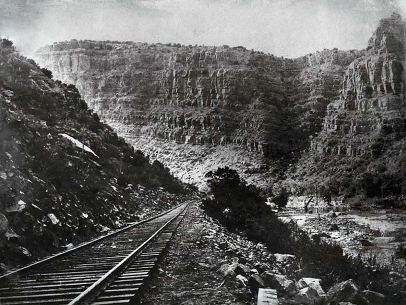 Building Through the Verde Canyon Landscape and Track History Building Through the Verde Canyon Landscape and Track History